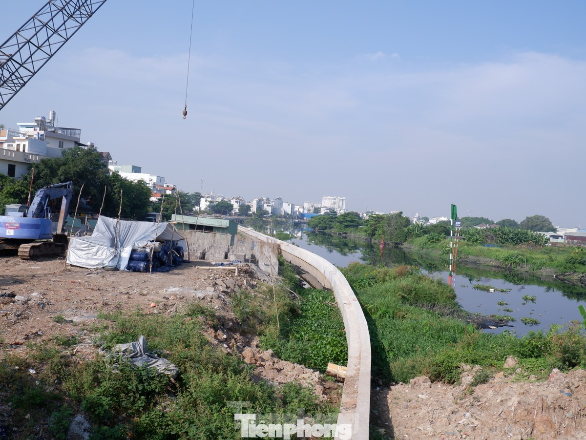 Dự án xây dựng hạ tầng và cải tạo môi trường kênh Tham Lương - Bến Cát - rạch Nước Lên. Dự án xây dựng hạ tầng và cải tạo môi trường kênh Tham Lương - Bến Cát - rạch Nước Lên.