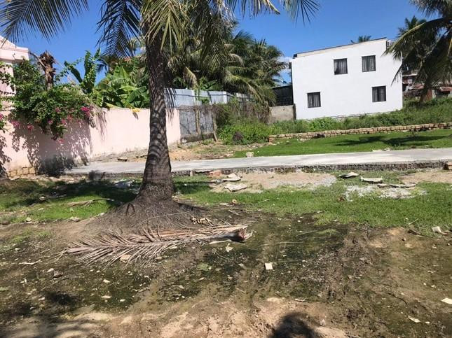 Một trường hợp người dân ở phường Ngọc Hiệp, TP. Nha Trang tự ý san ủi đường để phân lô, bán nền.