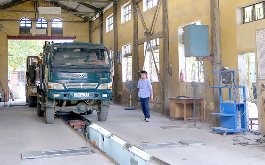 Vi phạm kiểm định, 3 trung tâm đăng kiểm bị đình chỉ hoạt động toàn bộ hoặc một phần (ảnh minh hoạ). Vi phạm kiểm định, 3 trung tâm đăng kiểm bị đình chỉ hoạt động toàn bộ hoặc một phần (ảnh minh hoạ).
