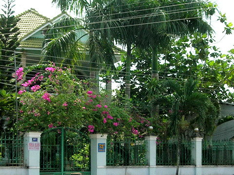 Thửa đất rộng gắn với căn biệt thự trên quốc lộ 1A của Sáu Lèo đang được rao bán với giá 9 tỷ đồng