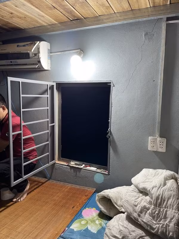 Cửa phụ, các đối tượng mở để tẩu thoát.