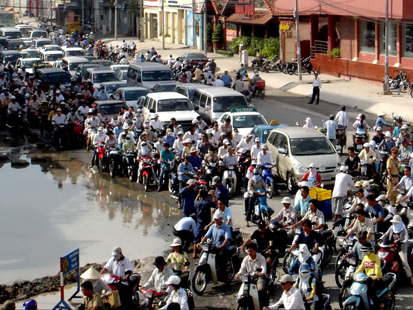 Hạ tầng yếu kém là một trong những nút thắt trong phát triển kinh tế VN Ảnh: Đại Dương