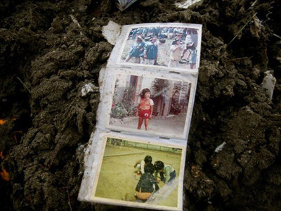 Kỷ vật còn sót lại của một gia đình Ảnh chụp ngày 17-3