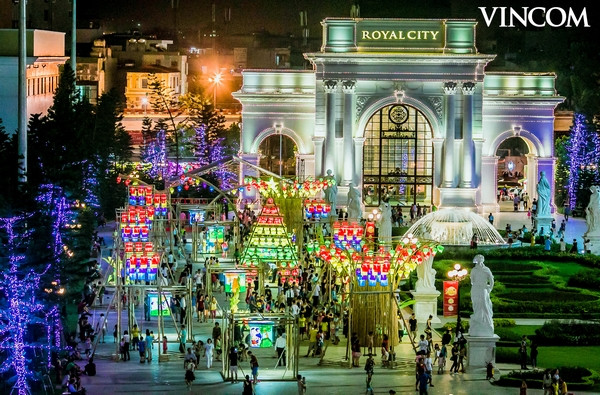 Vincom lập kỷ lục “Vườn cổ tích bằng đèn lồng lớn nhất Việt Nam“ ảnh 2