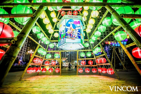 Vincom lập kỷ lục “Vườn cổ tích bằng đèn lồng lớn nhất Việt Nam“ ảnh 4