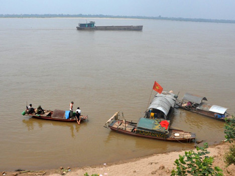 Khúc sông Hồng nơi các em học sinh bị đuối nước. Khúc sông Hồng nơi các em học sinh bị đuối nước