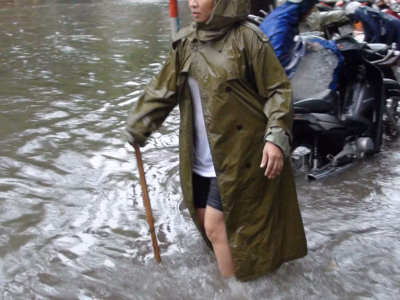 Thăm dò độ sâu trên phố cho... chắc chân