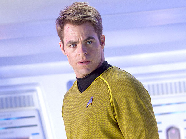 Chàng thuyền trưởng James T. Kirk (Chris Pine đóng) tái xuất với cuộc truy tìm kẻ có vũ khí hủy diệt hàng loạt trong 