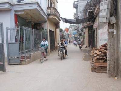 Nhà tầng, nhà ống san sát ở xã Tân Lập (Đan Phượng) Ảnh: T.V