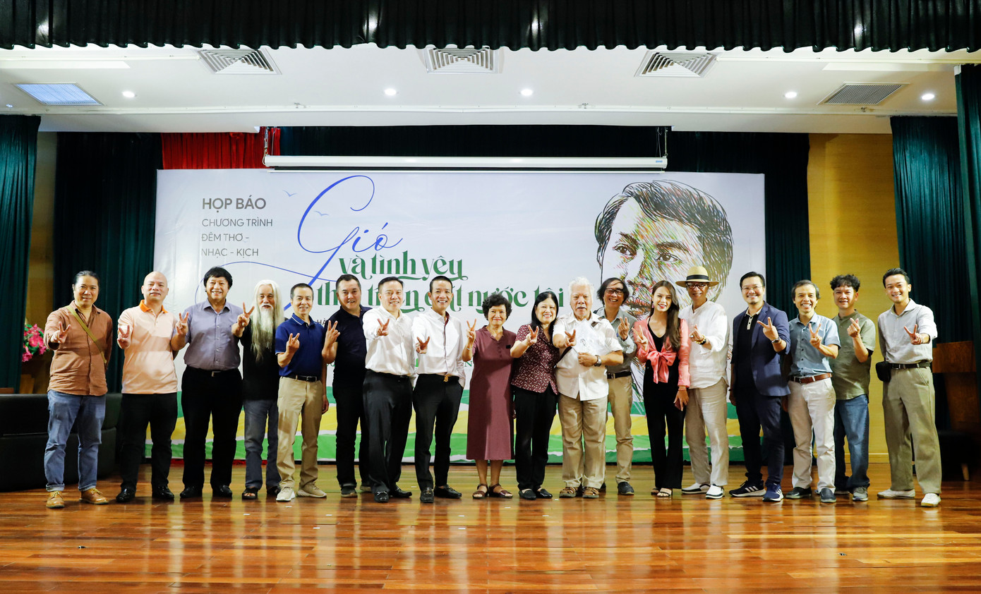 Đêm nghệ thuật tưởng nhớ Lưu Quang Vũ có sự góp mặt của những gương mặt gia đình, bè bạn. Ảnh: BTC