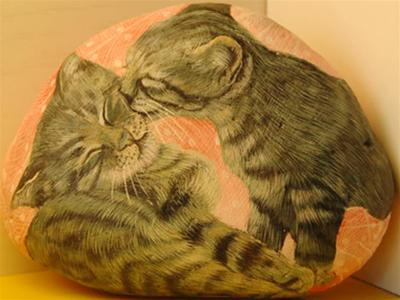 Người ta thậm chí vẽ được cả ảnh thú cưng lên sỏi - Ảnh: An An