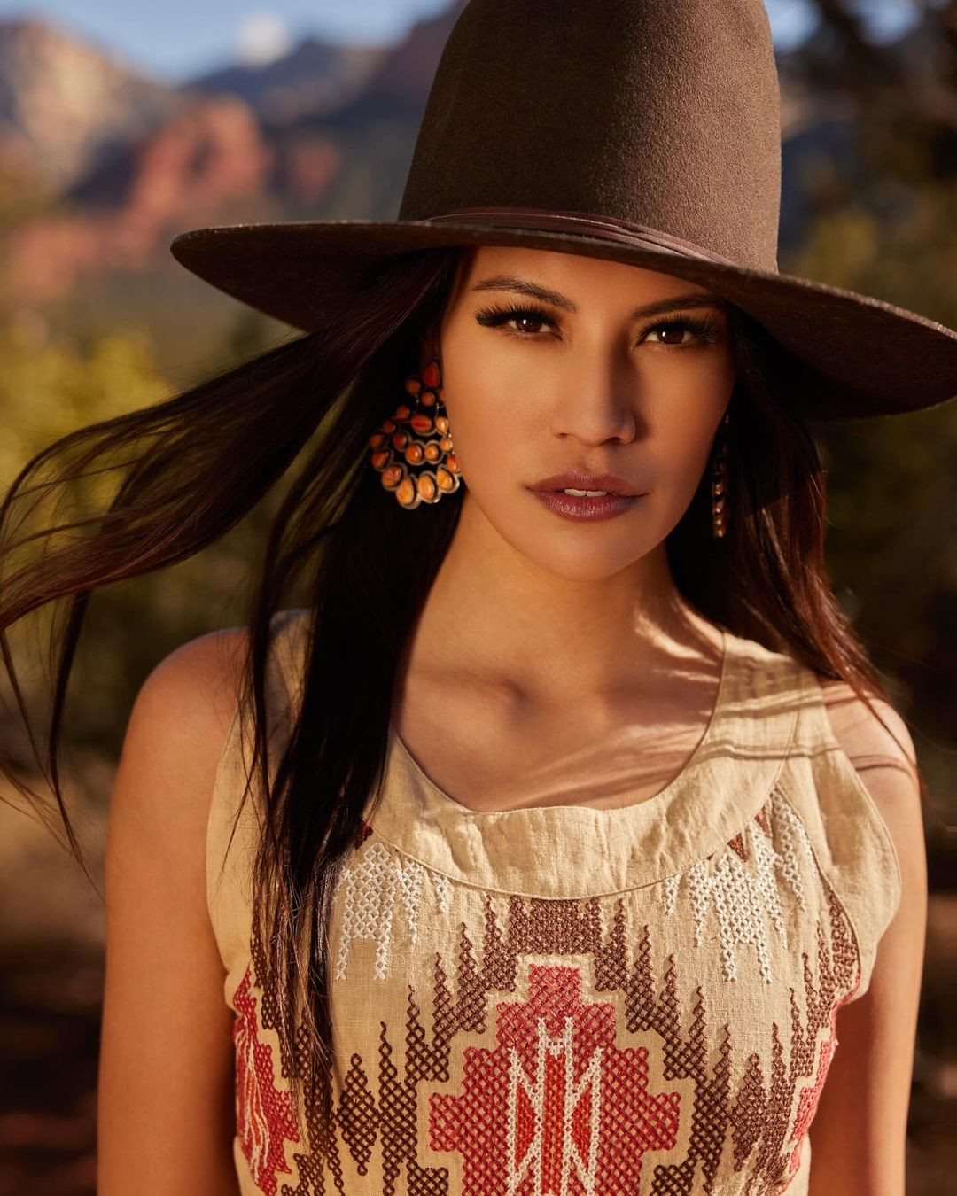 Cô hiện là người dẫn chương trình cho Liên đoàn Khúc côn cầu quốc gia, Liên đoàn bóng vợt quốc gia và Liên đoàn bóng đá Canada.