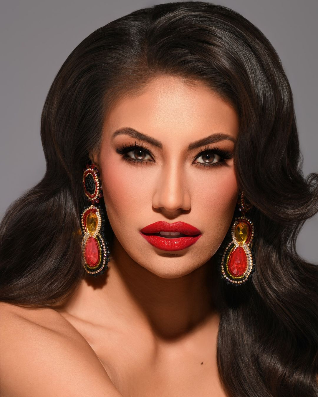 Chiến thắng của Ashley Callingbull không bất ngờ vì cô là người đẹp nổi bật nhất cuộc thi năm nay. Ashley Callingbull có kinh nghiệm thi sắc đẹp ấn tượng.