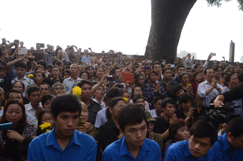 Hàng vạn người dân đã đến nhà riêng Đại tướng để tiễn đưa Linh cữu 