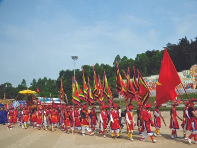  Hành lễ ngày giỗ Tổ. Ảnh: T.D