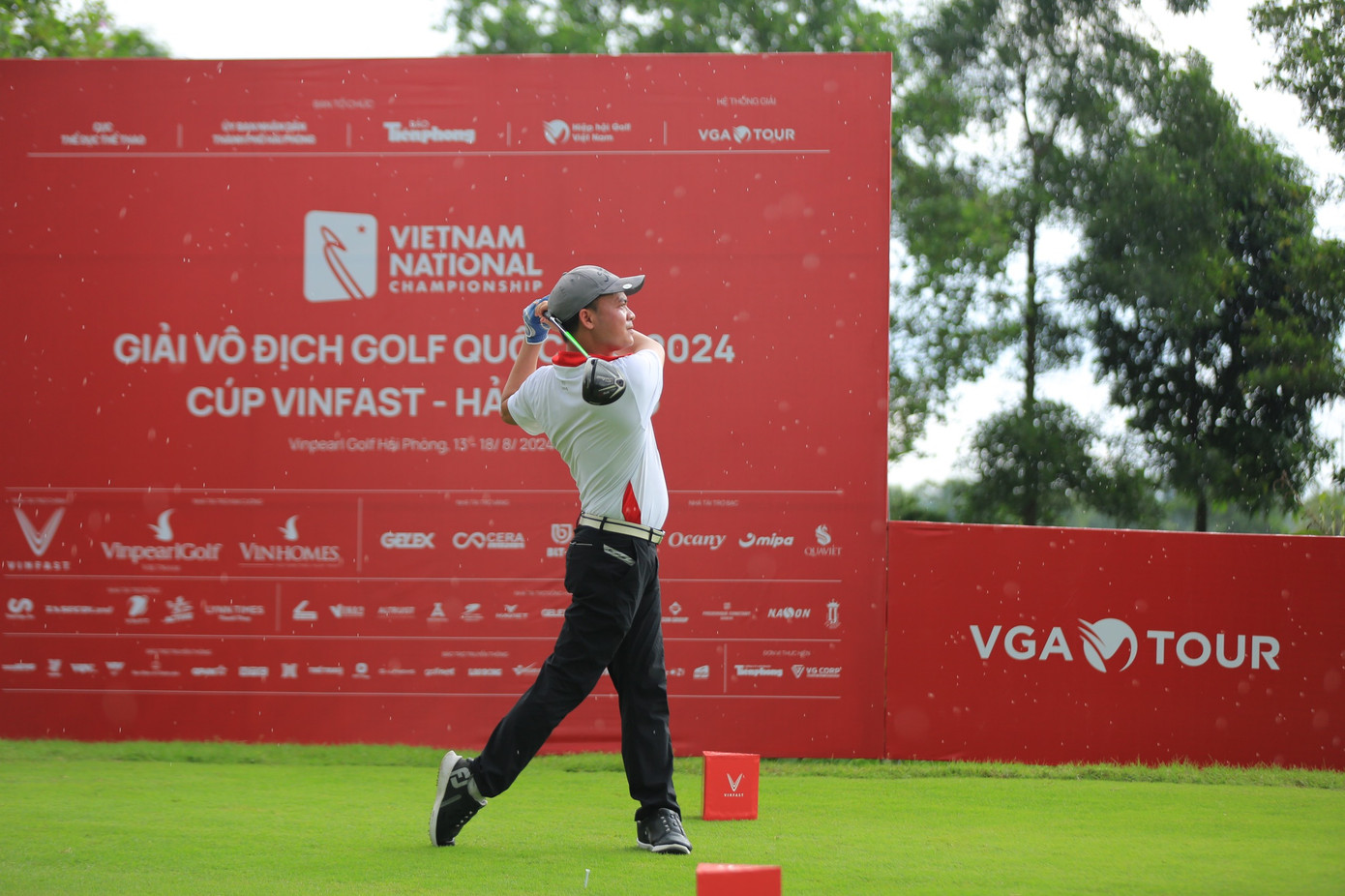 Golfer Nguyễn Đức Sơn dẫn đầu sau ngày thi đấu thứ nhất ảnh 62 Golfer Nguyễn Đức Sơn dẫn đầu sau ngày thi đấu thứ nhất ảnh 62