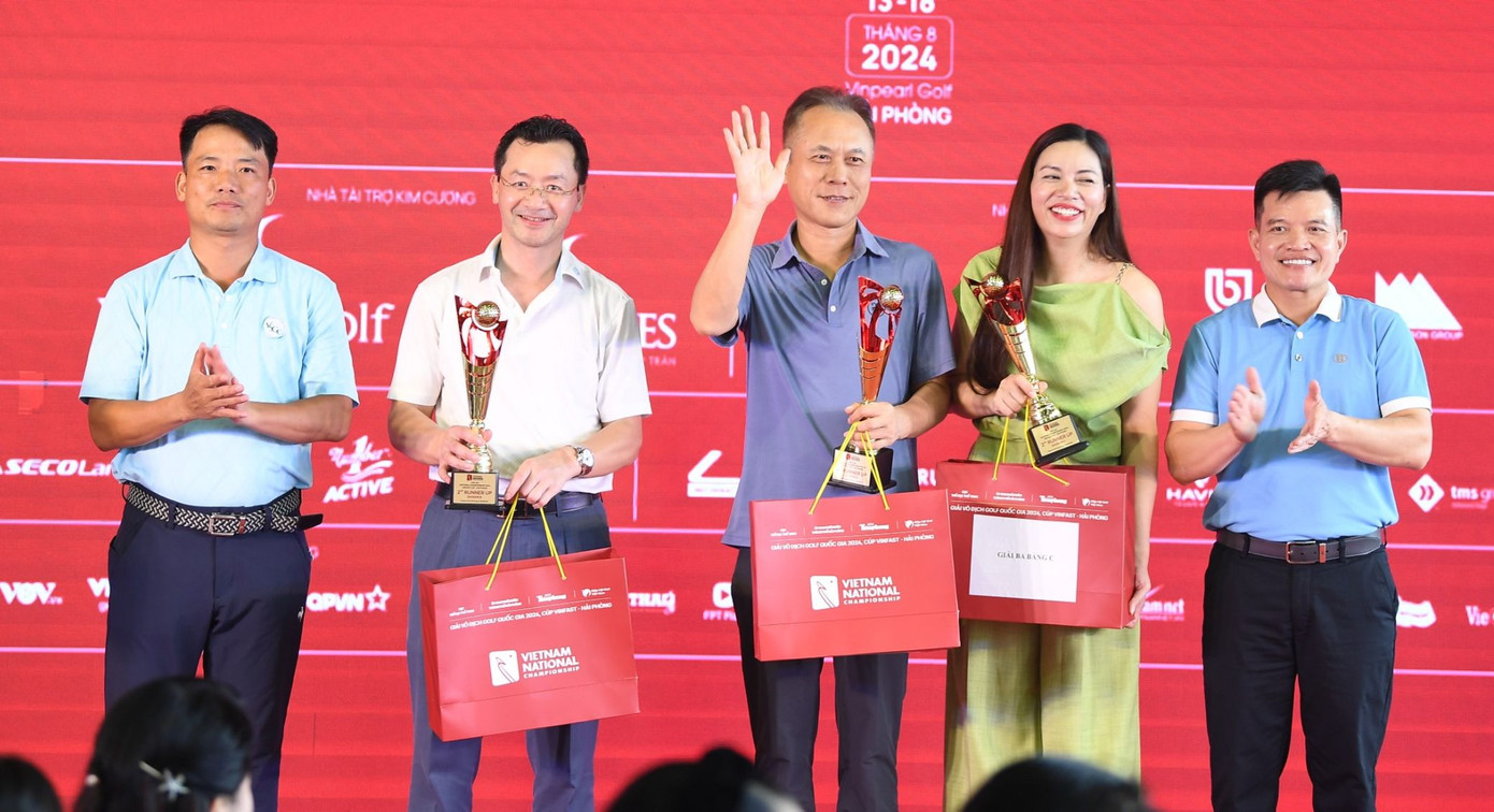 và giải ba ở các bảng A, B, C và bảng nữ