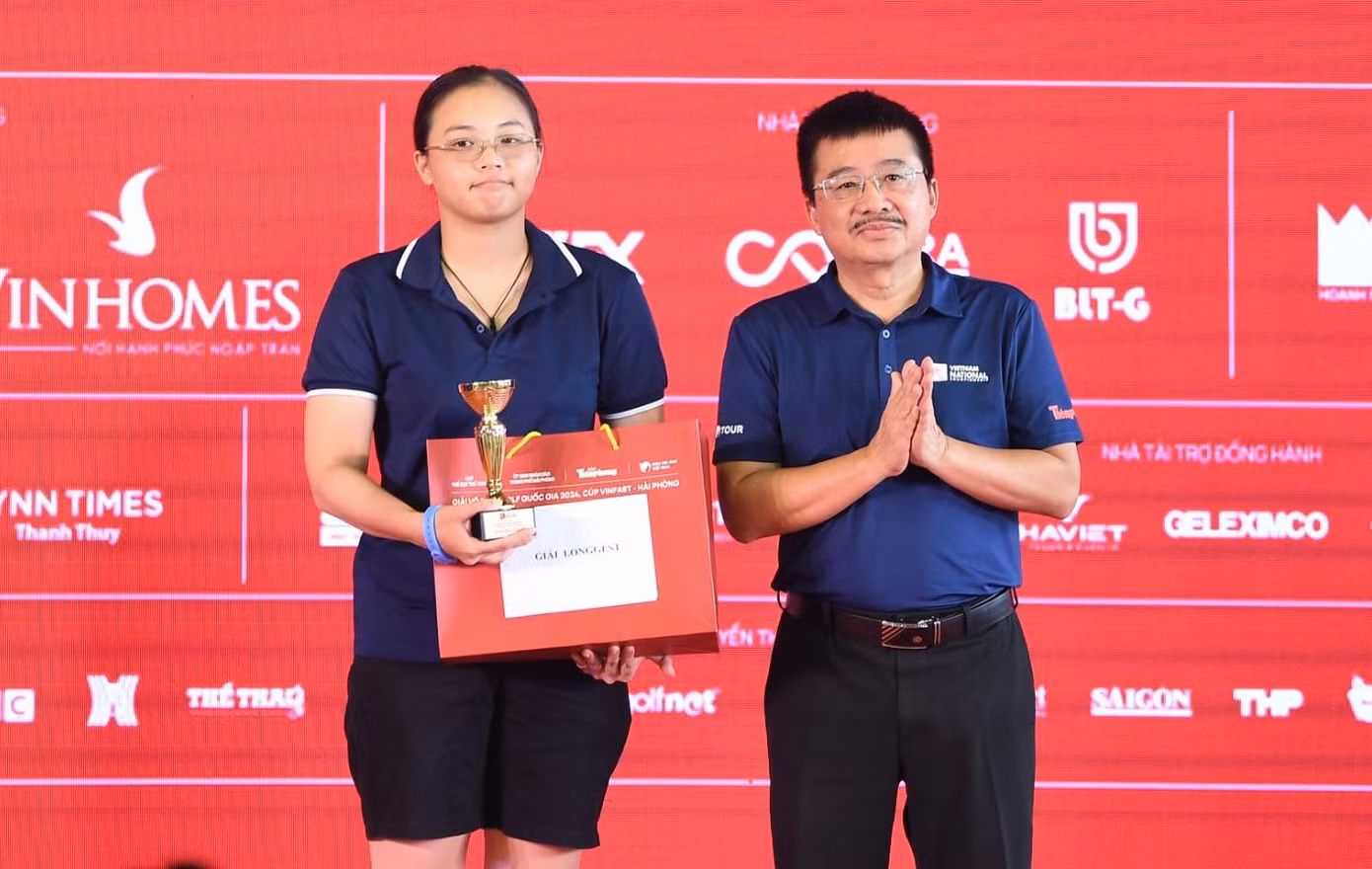 Golfer Vũ Thanh Thảo My nhận giải Longest Driver nữ Golfer Vũ Thanh Thảo My nhận giải Longest Driver nữ