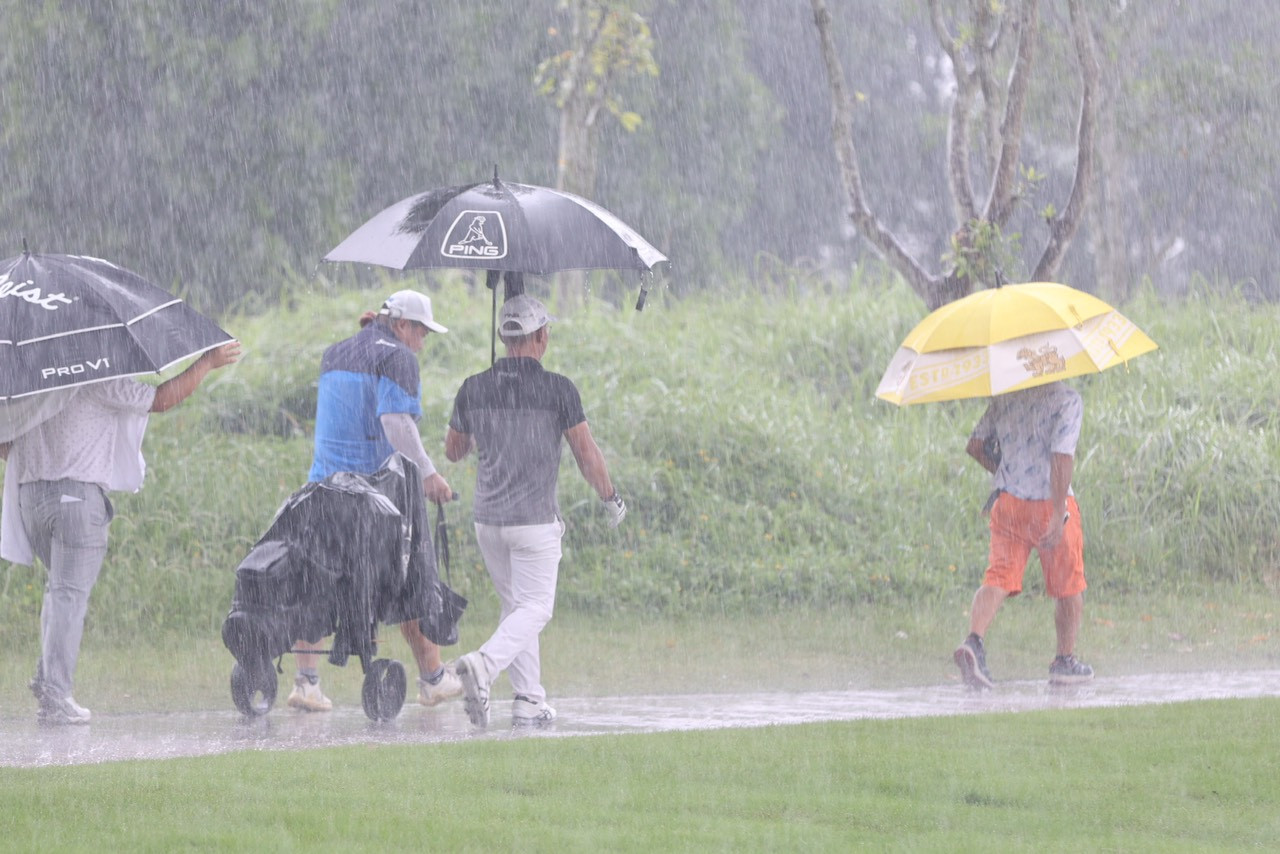 Golfer Nguyễn Đức Sơn dẫn đầu sau ngày thi đấu thứ nhất ảnh 102 Golfer Nguyễn Đức Sơn dẫn đầu sau ngày thi đấu thứ nhất ảnh 102