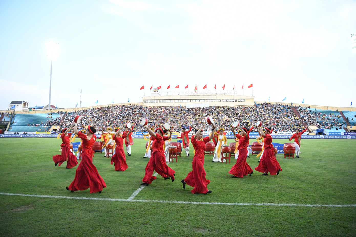 'Chảo lửa' Thiên Trường trước giờ khai cuộc Siêu Cúp bóng đá Quốc gia 2023/2024 ảnh 41