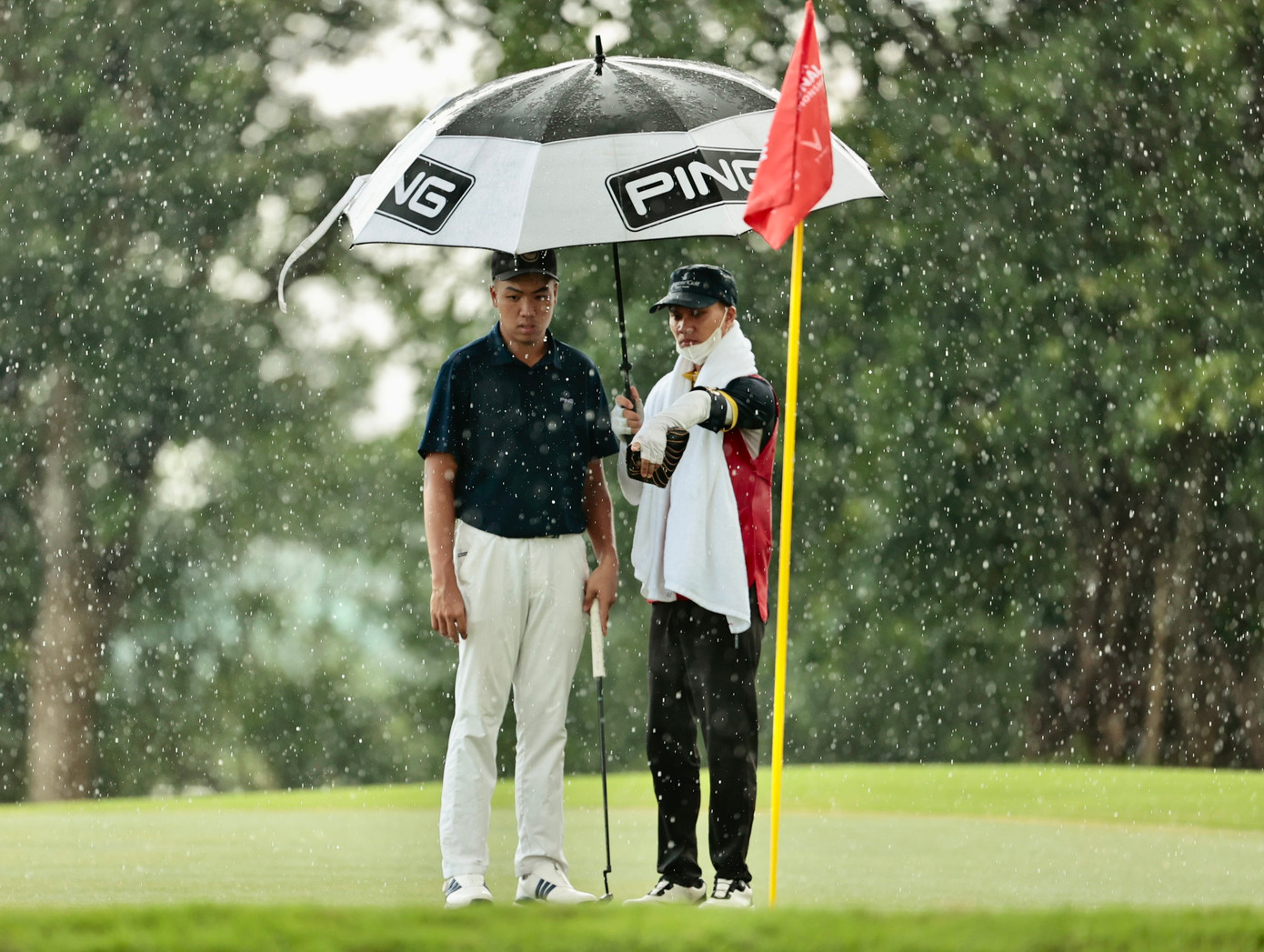 Golfer Nguyễn Đức Sơn dẫn đầu sau ngày thi đấu thứ nhất ảnh 98 Golfer Nguyễn Đức Sơn dẫn đầu sau ngày thi đấu thứ nhất ảnh 98