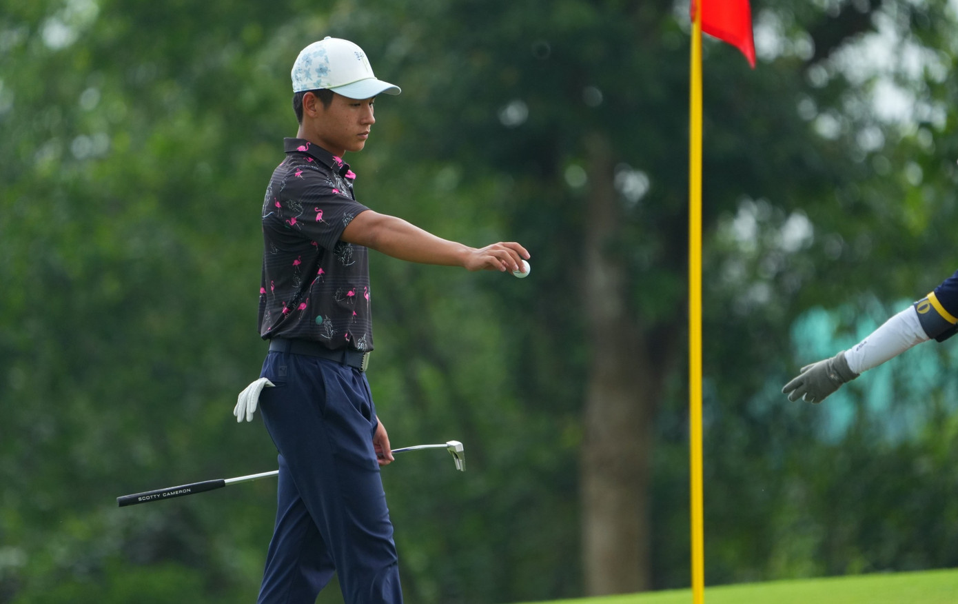 Golfer Nguyễn Đức Sơn dẫn đầu sau ngày thi đấu thứ nhất ảnh 79 Golfer Nguyễn Đức Sơn dẫn đầu sau ngày thi đấu thứ nhất ảnh 79