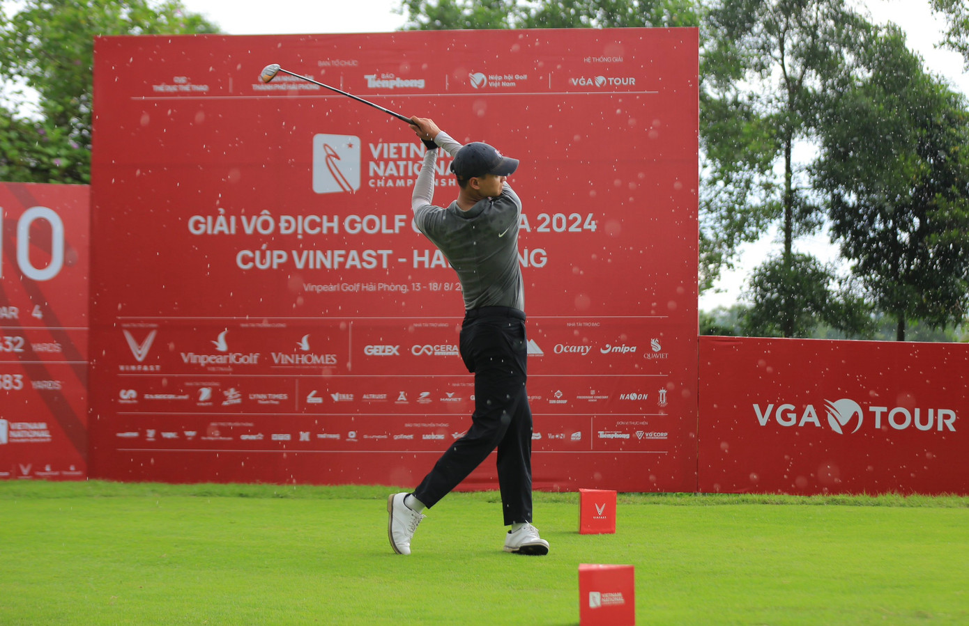 Golfer Nguyễn Đức Sơn dẫn đầu sau ngày thi đấu thứ nhất ảnh 61 Golfer Nguyễn Đức Sơn dẫn đầu sau ngày thi đấu thứ nhất ảnh 61