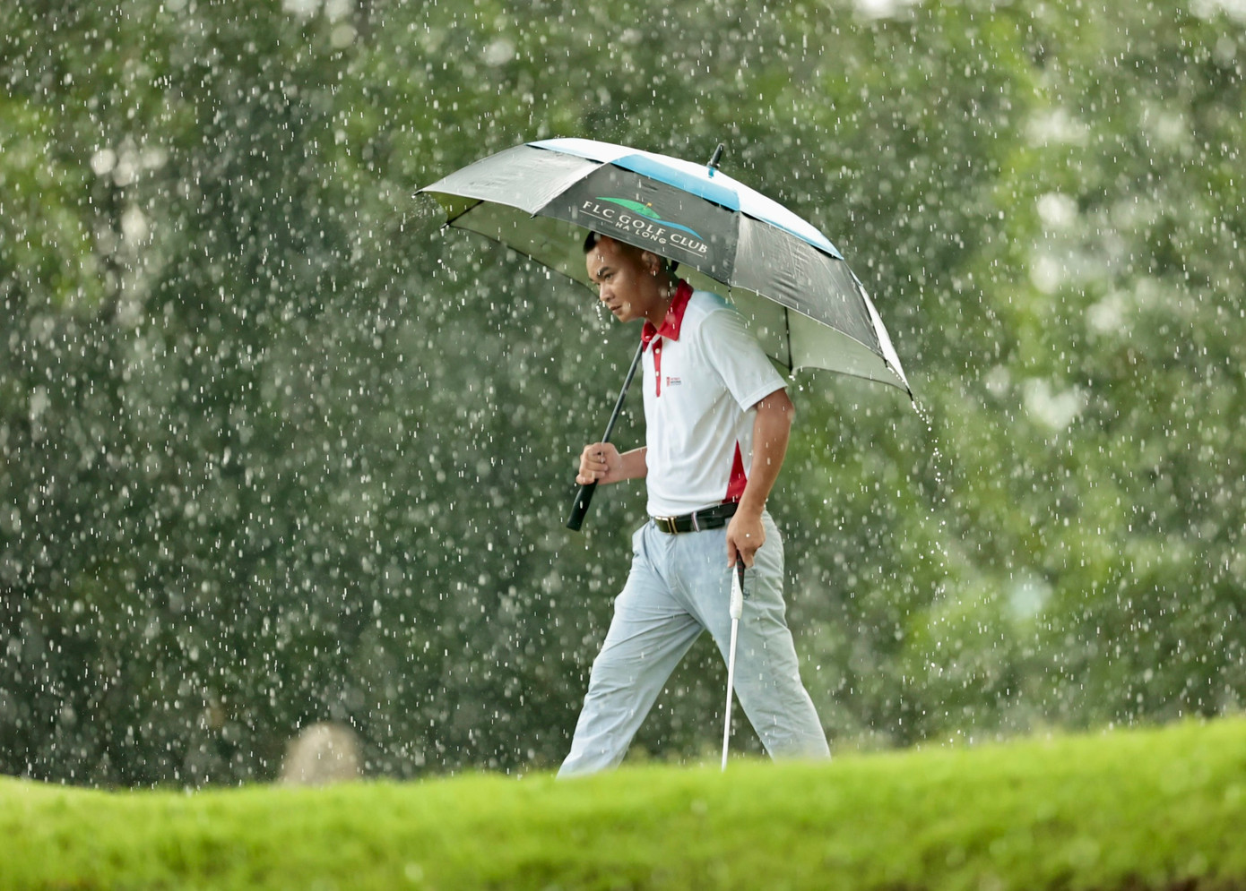 Golfer Nguyễn Đức Sơn dẫn đầu sau ngày thi đấu thứ nhất ảnh 100 Golfer Nguyễn Đức Sơn dẫn đầu sau ngày thi đấu thứ nhất ảnh 100