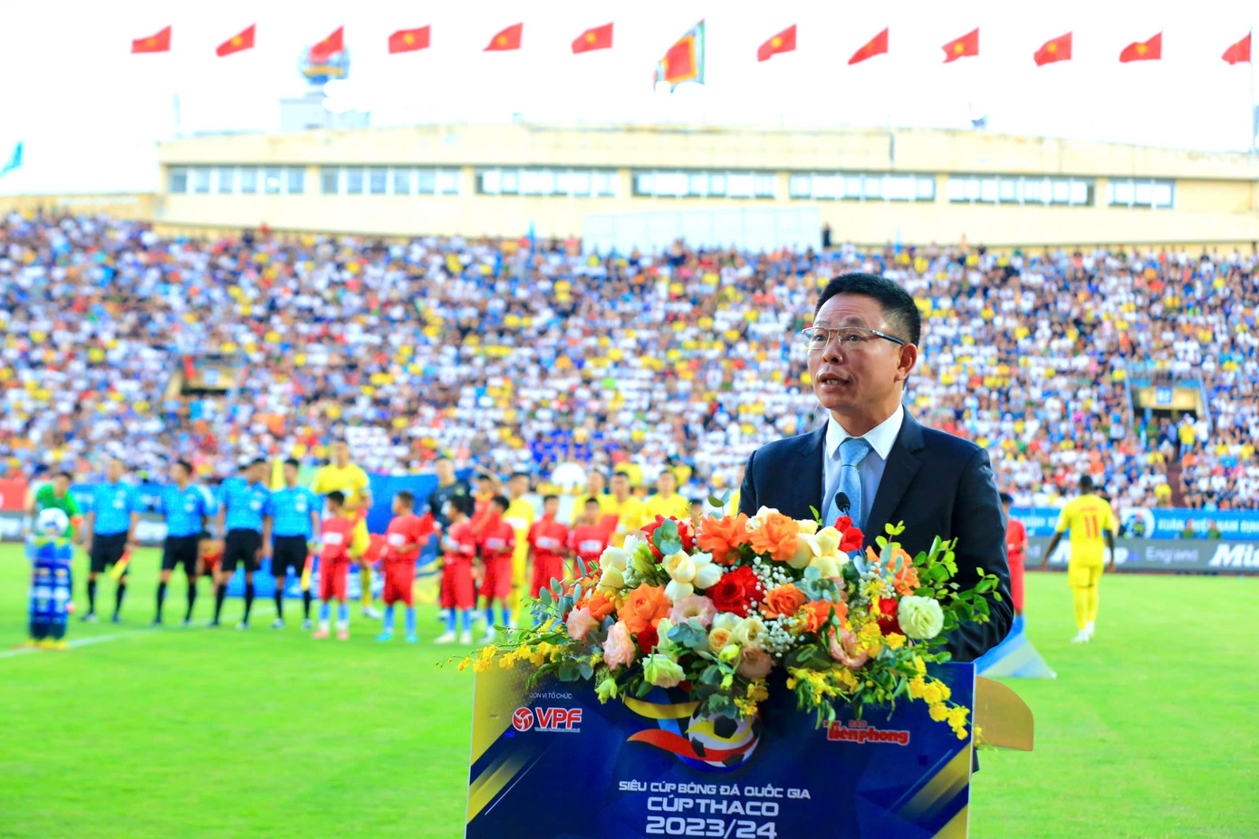 Nhà báo Phùng Công Sưởng – Tổng biên tập báo Tiền Phong.