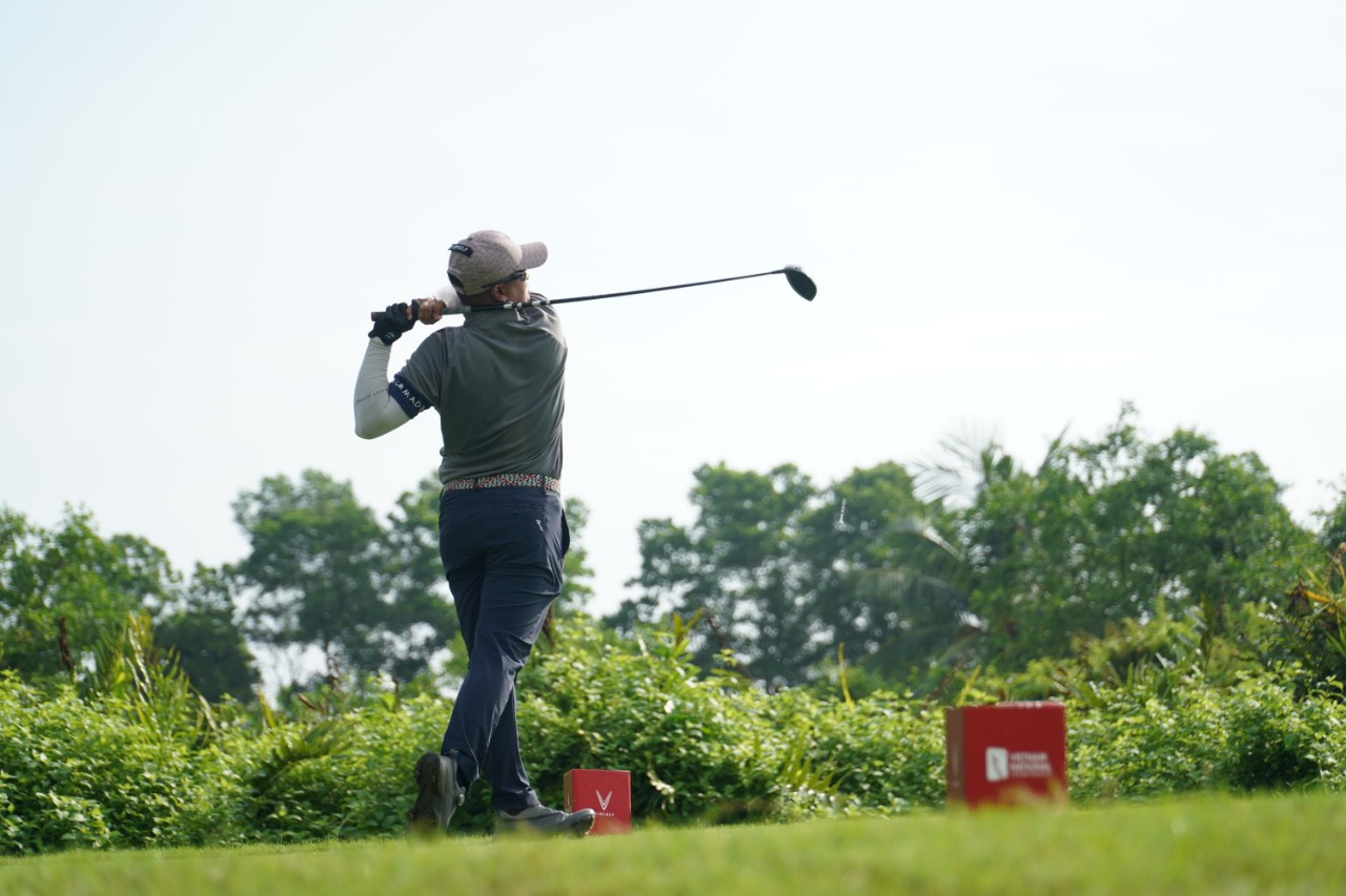 Golfer Nguyễn Đức Sơn dẫn đầu sau ngày thi đấu thứ nhất ảnh 47 Golfer Nguyễn Đức Sơn dẫn đầu sau ngày thi đấu thứ nhất ảnh 47