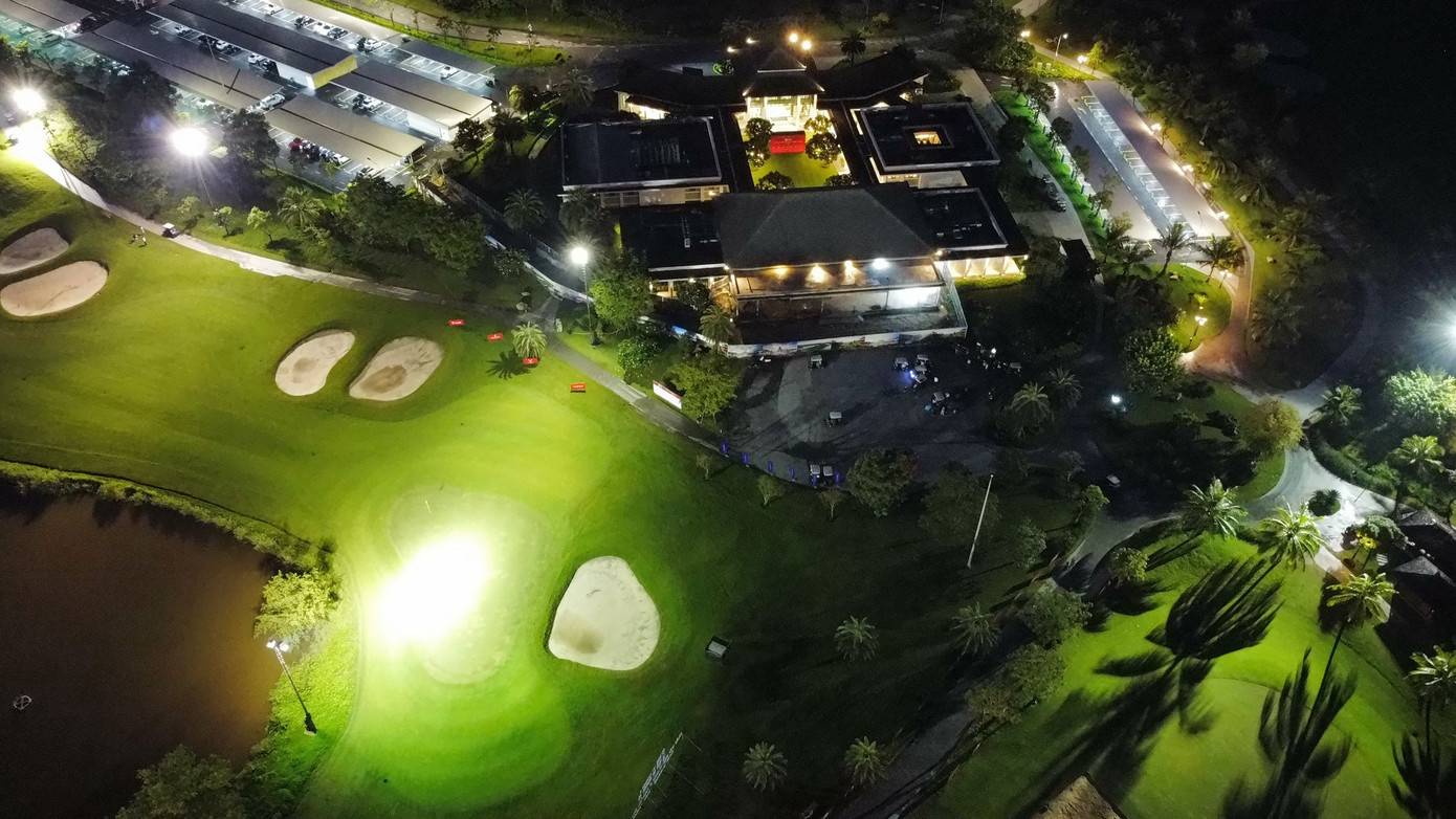 Vinpearl Golf Hải Phòng tuyệt đẹp khi màn đêm buông xuống. Vinpearl Golf Hải Phòng tuyệt đẹp khi màn đêm buông xuống.