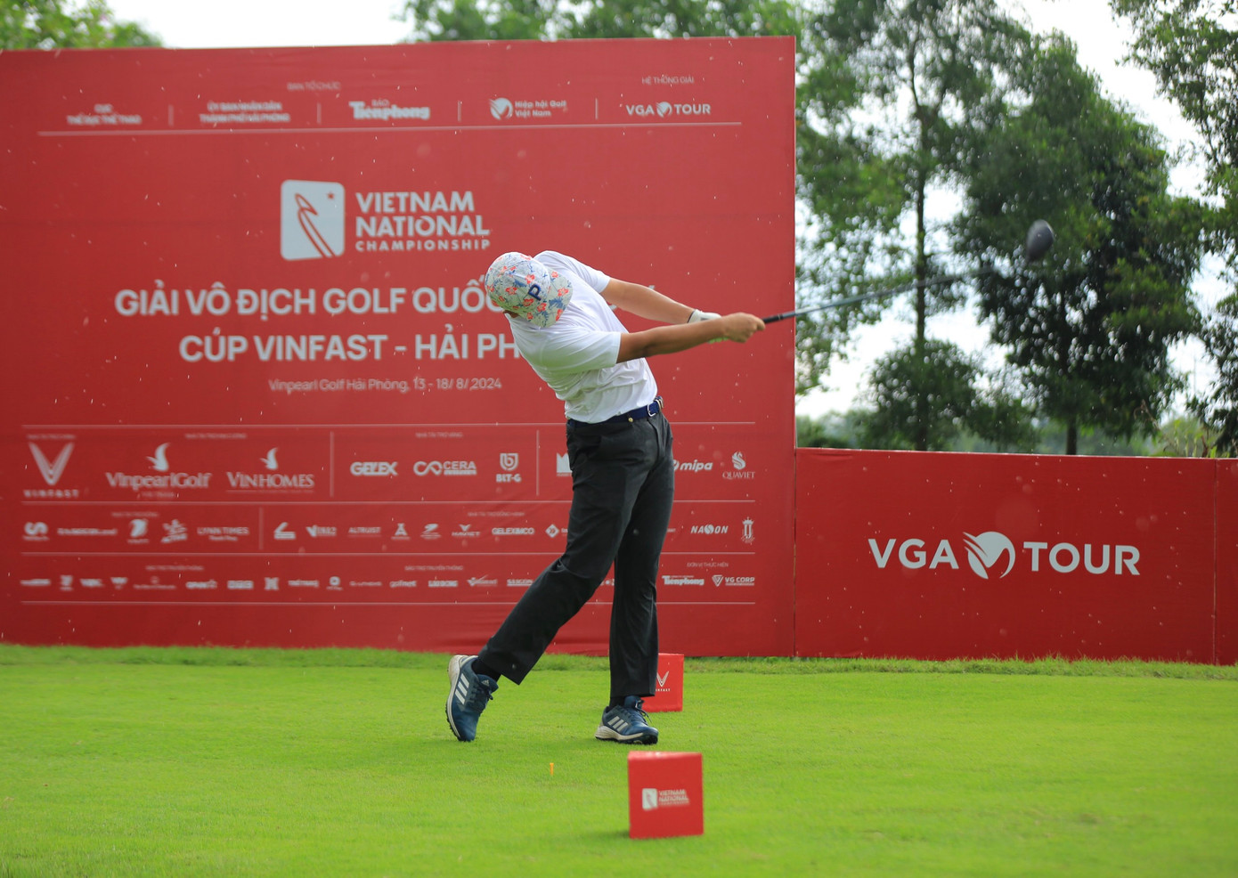 Golfer Nguyễn Đức Sơn dẫn đầu sau ngày thi đấu thứ nhất ảnh 60 Golfer Nguyễn Đức Sơn dẫn đầu sau ngày thi đấu thứ nhất ảnh 60