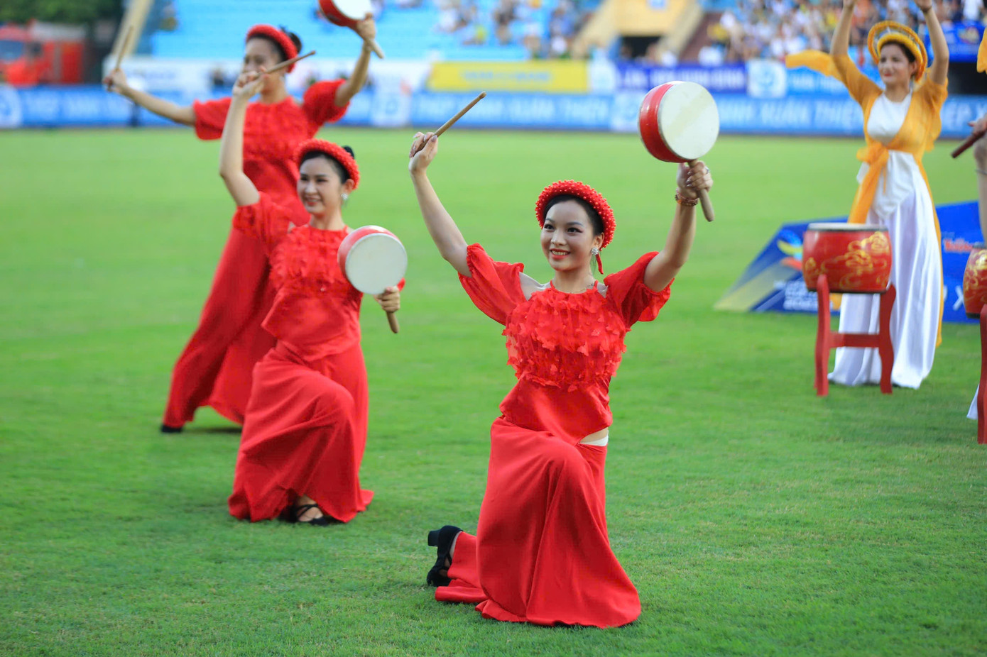 'Chảo lửa' Thiên Trường trước giờ khai cuộc Siêu Cúp bóng đá Quốc gia 2023/2024 ảnh 44