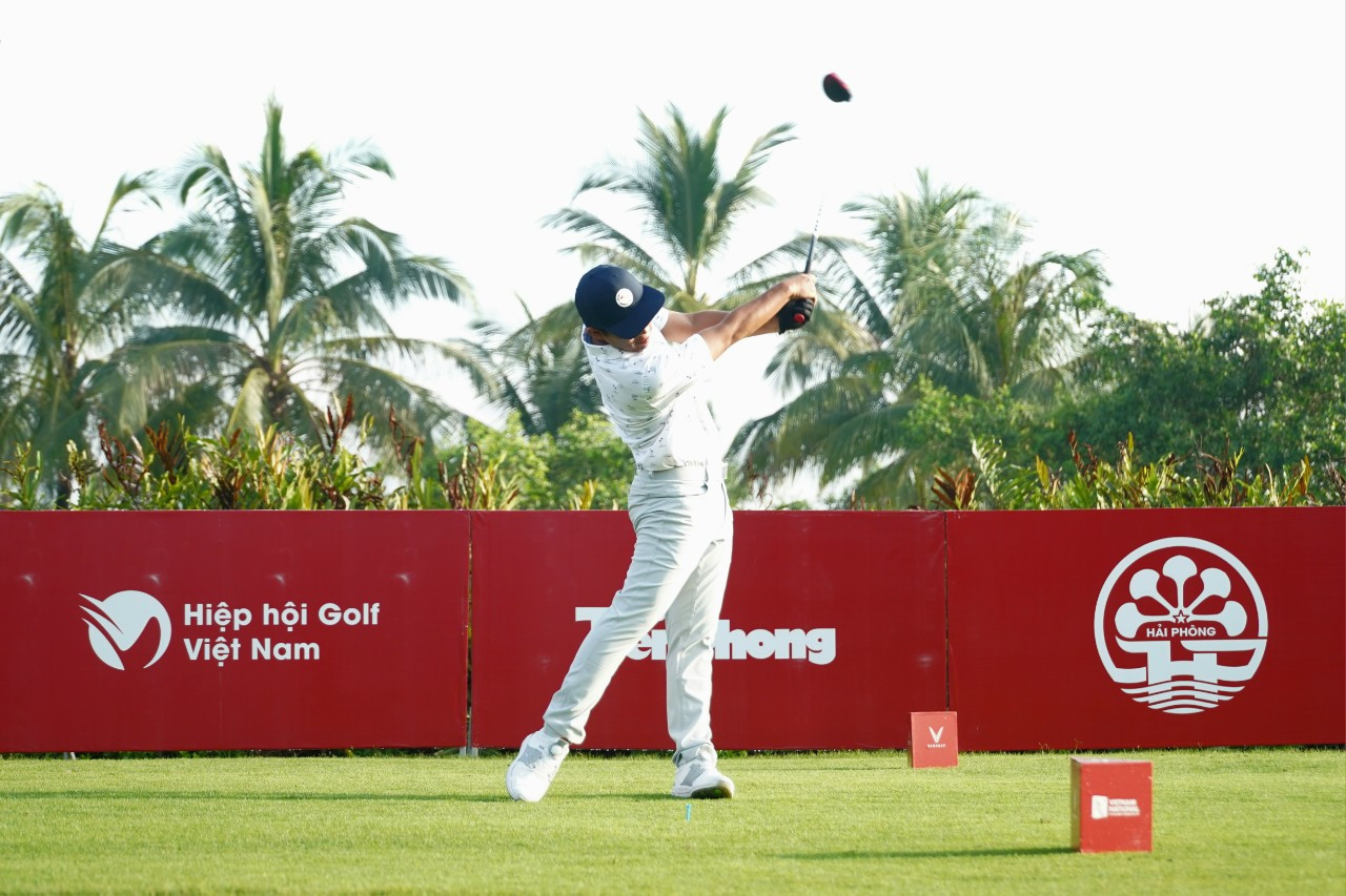 Golfer Nguyễn Đức Sơn dẫn đầu sau ngày thi đấu thứ nhất ảnh 25 Golfer Nguyễn Đức Sơn dẫn đầu sau ngày thi đấu thứ nhất ảnh 25