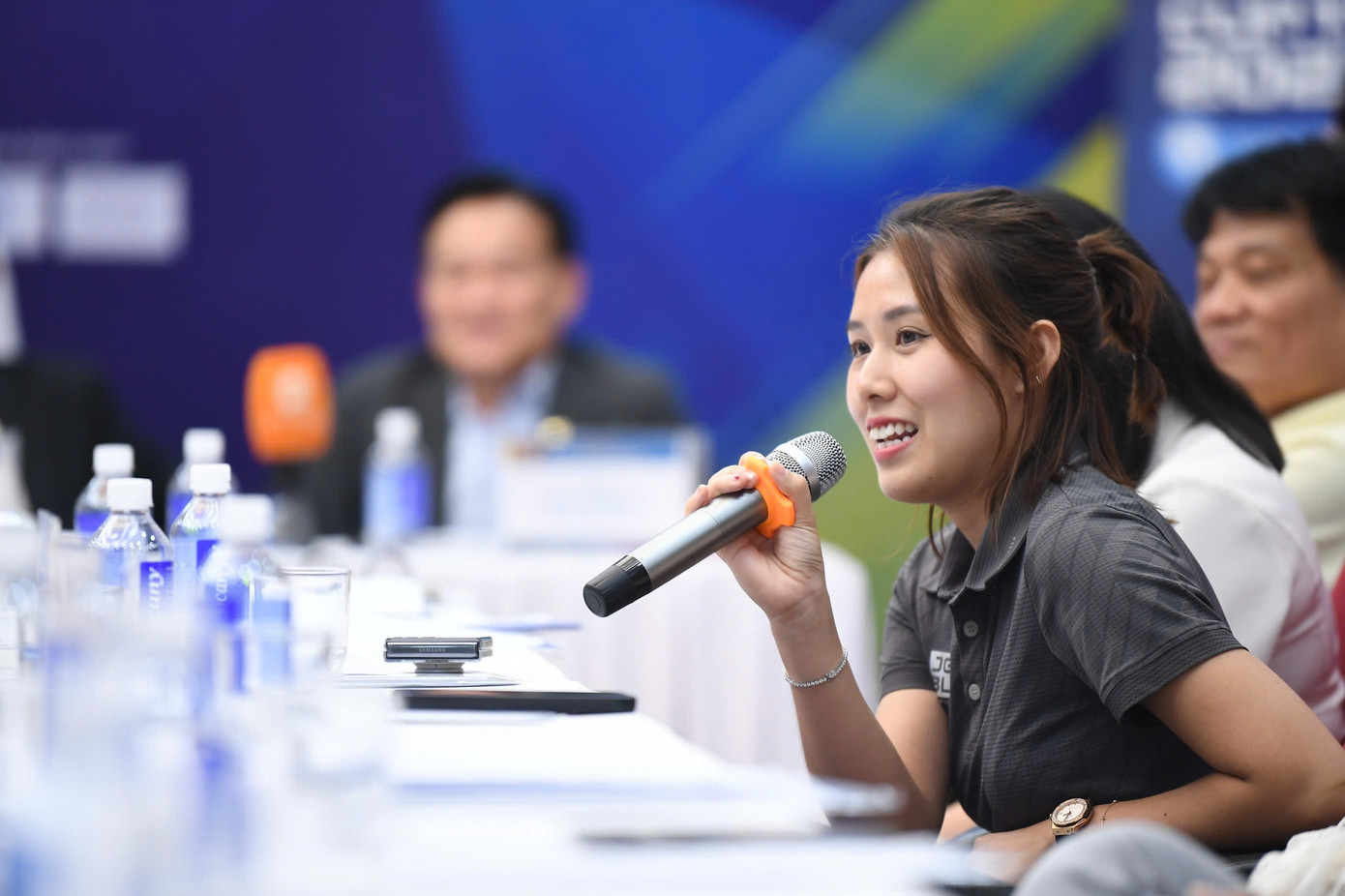 Bà Lê Vũ Hồng Ngọc -Giám đốc Truyền thông Marketing - Công ty cổ phần Động Lực: “Động Lực đã đồng hành nhiều năm với các CLB chuyên nghiệp. Năm nay rất tự hào khi hai CLB mà Động Lực đồng hành, gồm Thép Xanh Nam Định và Đông Á Thanh Hóa, đều tham dự Siêu Cúp bóng đá Quốc gia 2023/2024”. Bà Lê Vũ Hồng Ngọc -Giám đốc Truyền thông Marketing - Công ty cổ phần Động Lực: “Động Lực đã đồng hành nhiều năm với các CLB chuyên nghiệp. Năm nay rất tự hào khi hai CLB mà Động Lực đồng hành, gồm Thép Xanh Nam Định và Đông Á Thanh Hóa, đều tham dự Siêu Cúp bóng đá Quốc gia 2023/2024”.