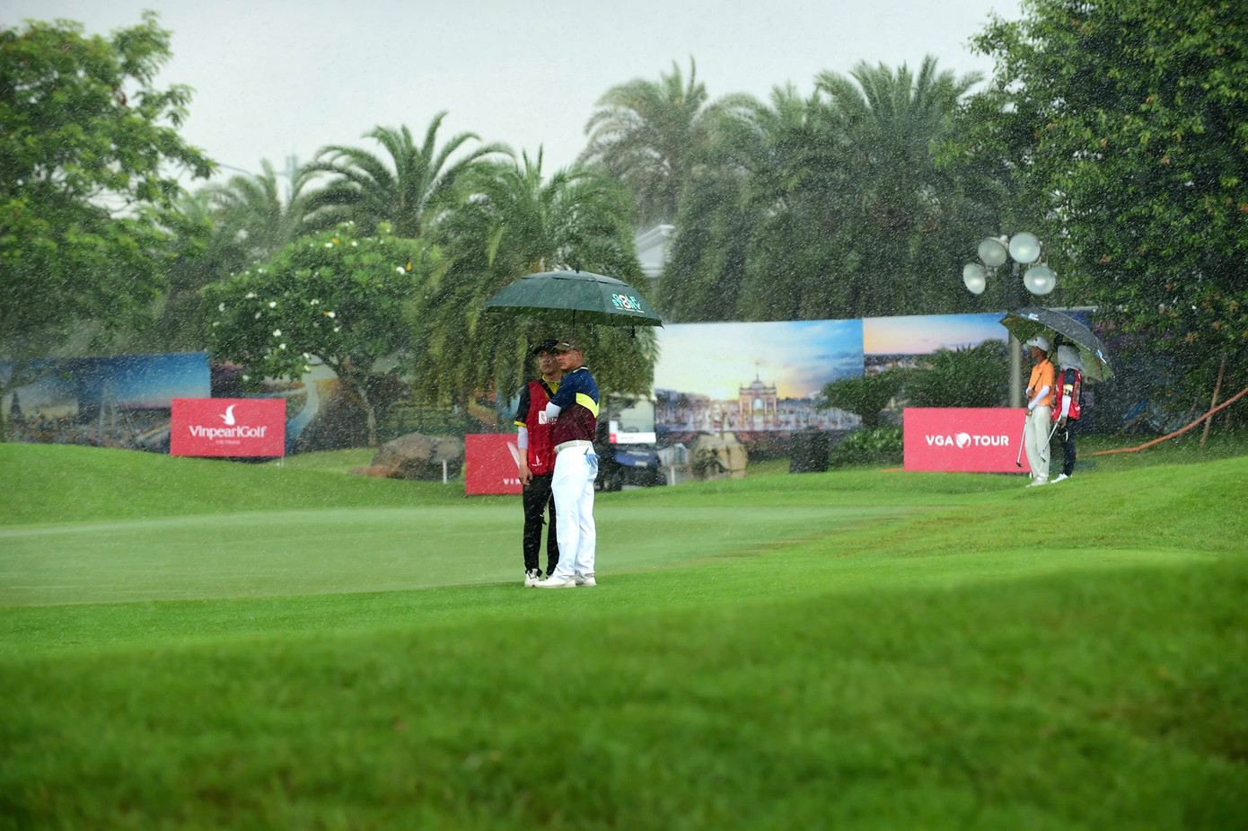 Golfer Nguyễn Đức Sơn dẫn đầu sau ngày thi đấu thứ nhất ảnh 59 Golfer Nguyễn Đức Sơn dẫn đầu sau ngày thi đấu thứ nhất ảnh 59