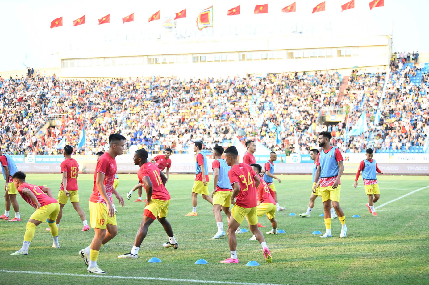 'Chảo lửa' Thiên Trường trước giờ khai cuộc Siêu Cúp bóng đá Quốc gia 2023/2024 ảnh 34