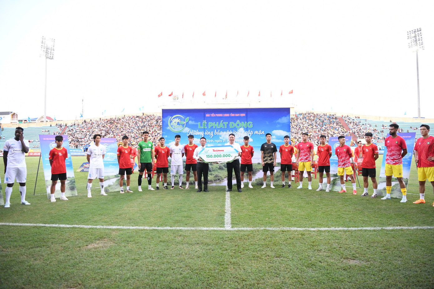 'Chảo lửa' Thiên Trường trước giờ khai cuộc Siêu Cúp bóng đá Quốc gia 2023/2024 ảnh 46