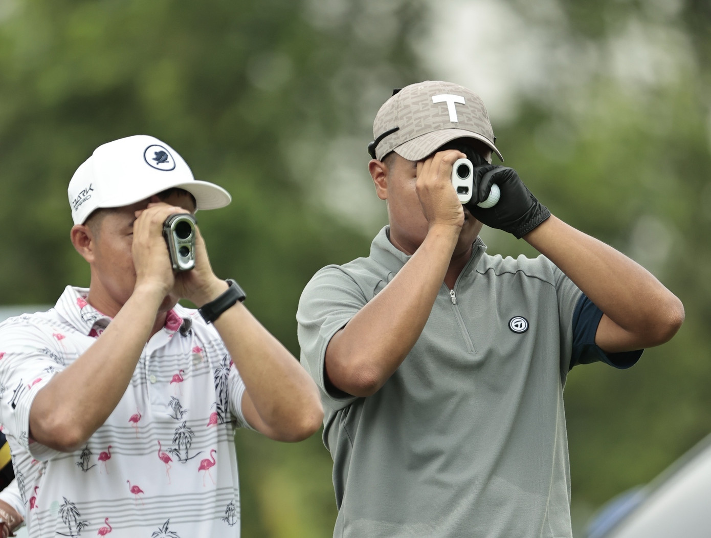 Sử dụng máy đo khoảng cách là cách dễ dàng để golfer xác định thông số địa hình và tự tin thực hiện, căn chỉnh các cú đánh. Đặc biệt là trong những giải đấu tại các sân golf mới mà các golfer chưa có cơ hội trải nghiệm trước đó. Sử dụng máy đo khoảng cách là cách dễ dàng để golfer xác định thông số địa hình và tự tin thực hiện, căn chỉnh các cú đánh. Đặc biệt là trong những giải đấu tại các sân golf mới mà các golfer chưa có cơ hội trải nghiệm trước đó.