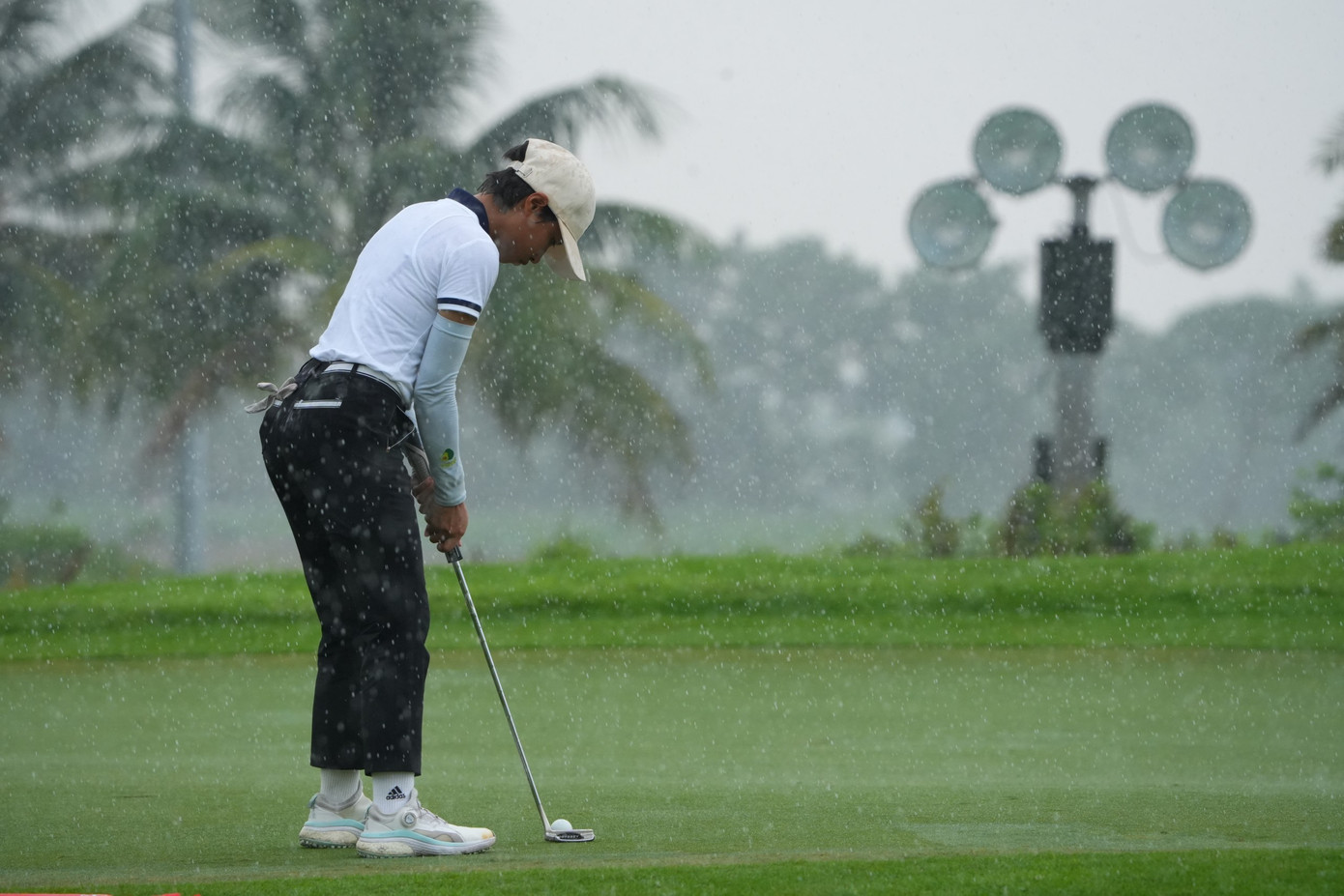 Đoàn Uy, Gia Hân vươn lên dẫn đầu sau hai ngày thi đấu Giải Vô địch Golf Quốc gia ảnh 82