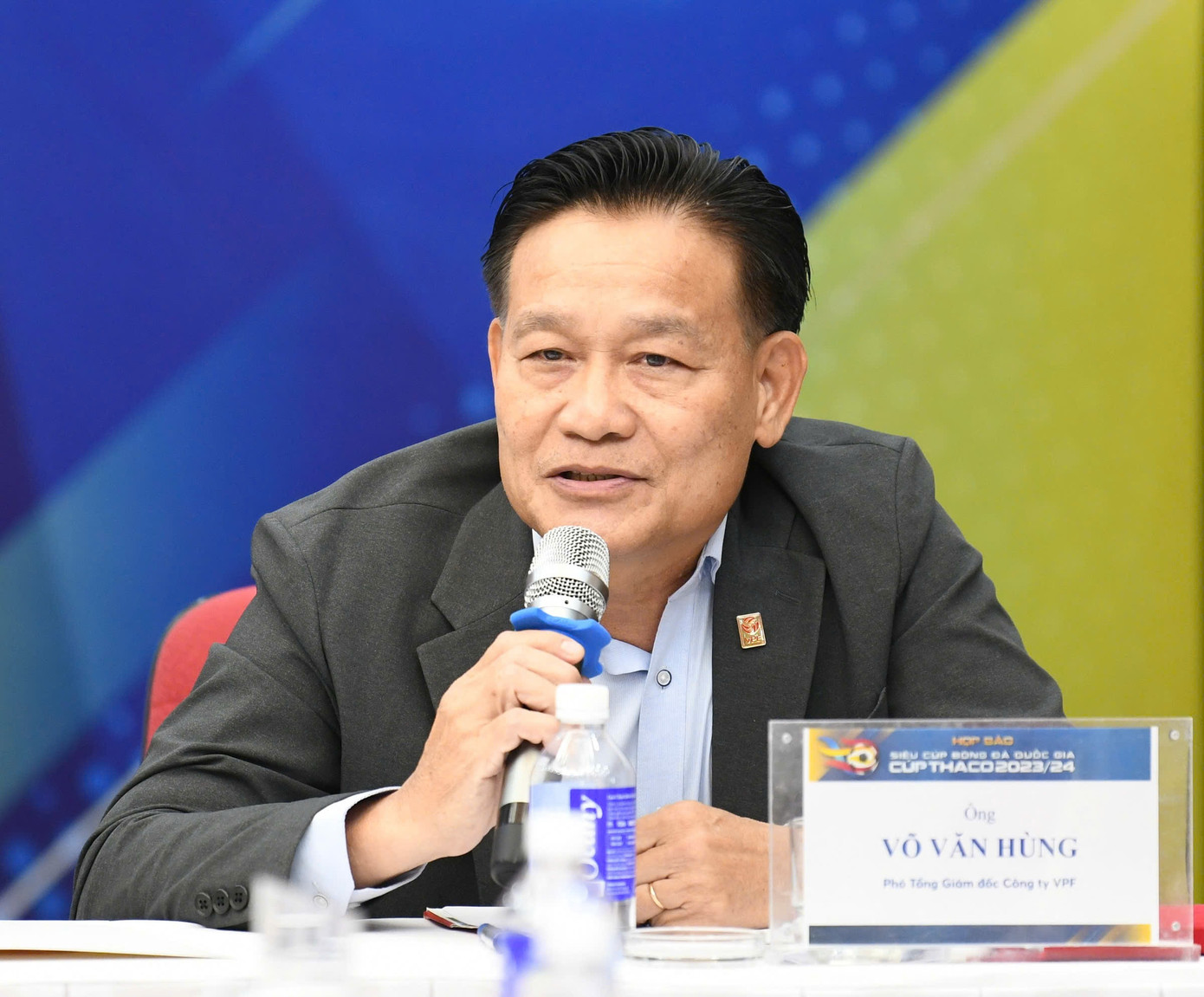 Ông Võ Văn Hùng - Phó Tổng giám đốc Công ty Cổ phần Bóng đá Chuyên nghiệp Việt Nam. Ông Võ Văn Hùng - Phó Tổng giám đốc Công ty Cổ phần Bóng đá Chuyên nghiệp Việt Nam.