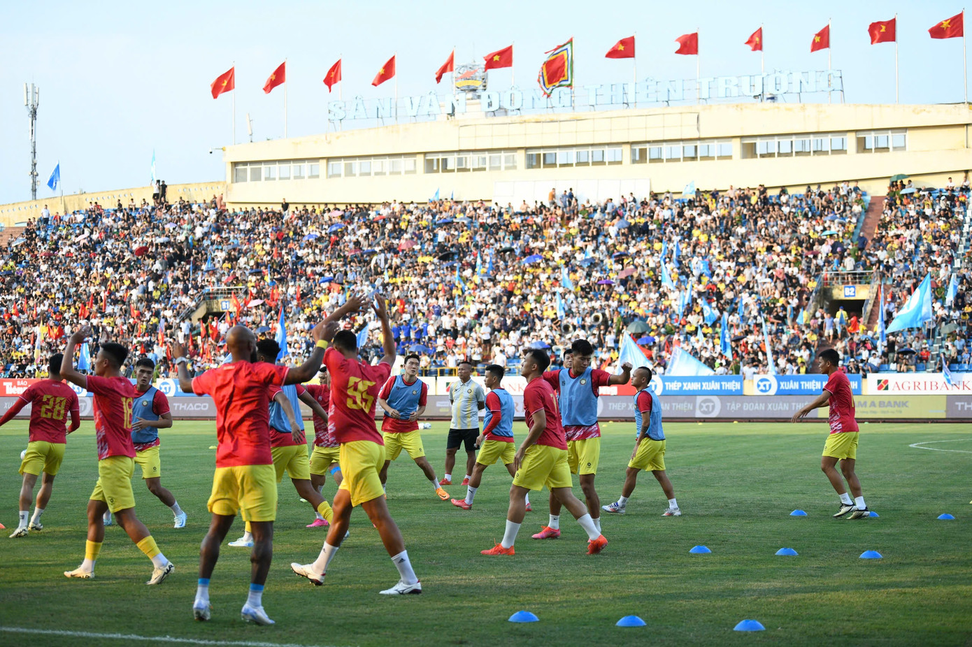 'Chảo lửa' Thiên Trường trước giờ khai cuộc Siêu Cúp bóng đá Quốc gia 2023/2024 ảnh 35