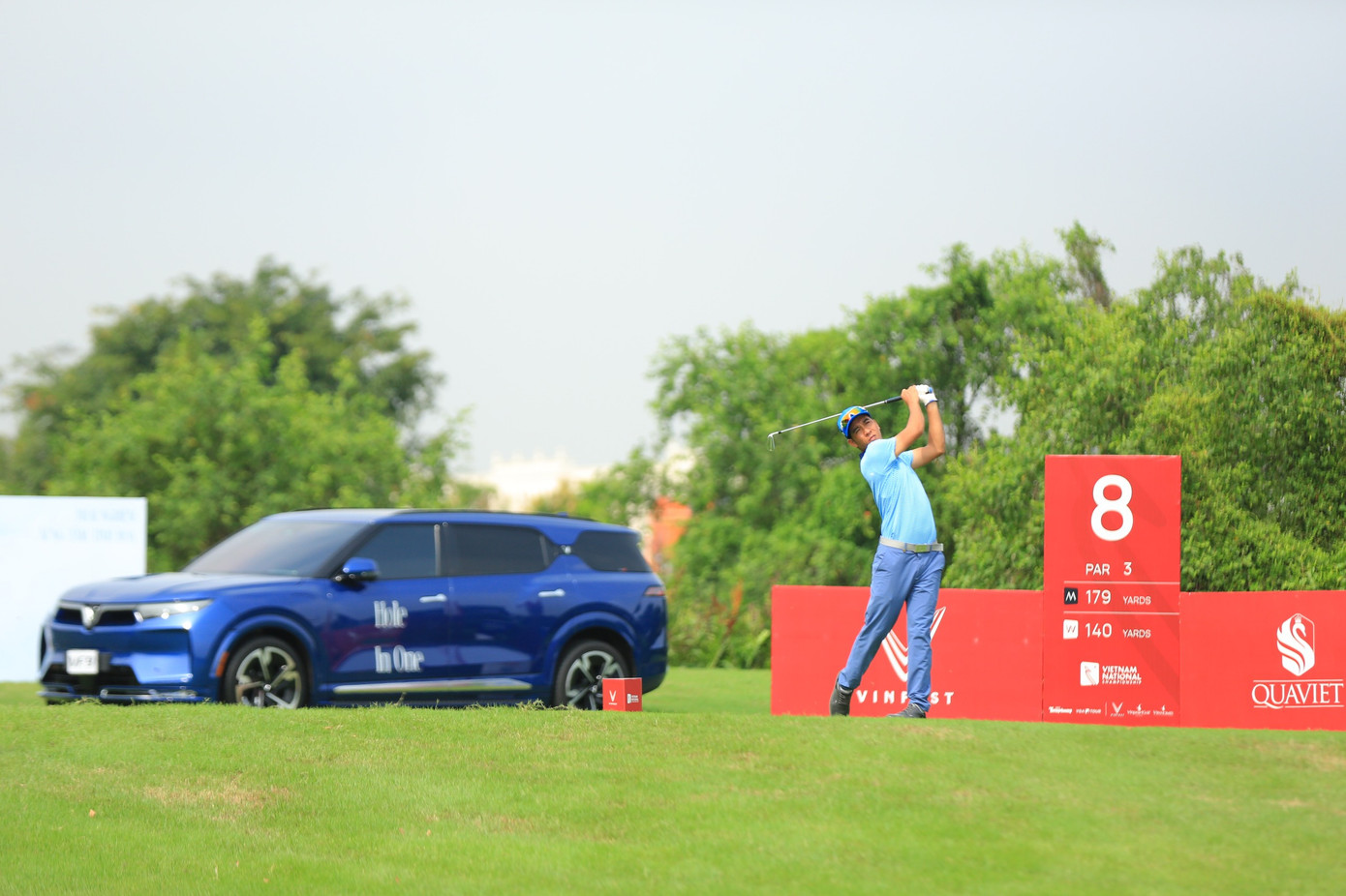 Được sự tài trợ của Công ty TNHH Kinh doanh Thương mại và Dịch vụ VinFast, trong 4 ngày thi đấu của Giải Vô địch Golf Quốc gia 2024, Cúp VinFast - Hải Phòng, mỗi ngày có giải thưởng là một xe VF9 dành cho golfer ghi điểm HIO đầu tiên tại 4 hố par3 tương ứng.