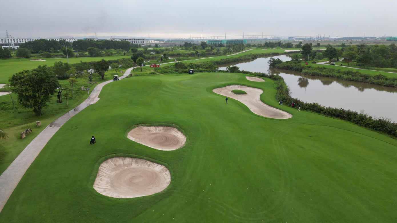 Vinpearl Golf Hải Phòng có 36 hố golf được chia thành 2 sân mang phong cách hoàn toàn riêng biệt. Sân Đầm Lầy (Marsh) nổi tiếng với địa hình đầm lầy tự nhiên đầy thách thức.