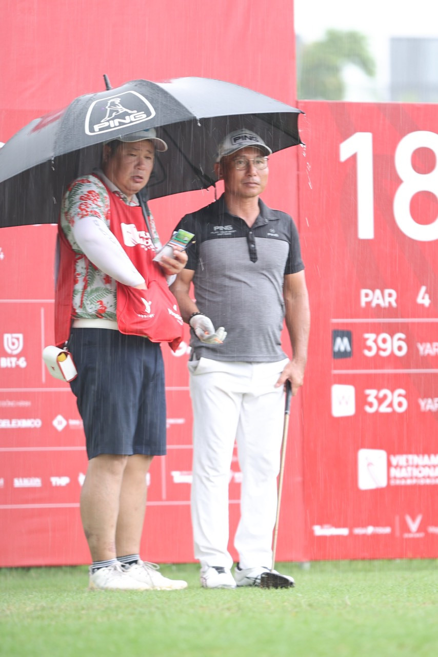 Golfer Nguyễn Đức Sơn dẫn đầu sau ngày thi đấu thứ nhất ảnh 99 Golfer Nguyễn Đức Sơn dẫn đầu sau ngày thi đấu thứ nhất ảnh 99