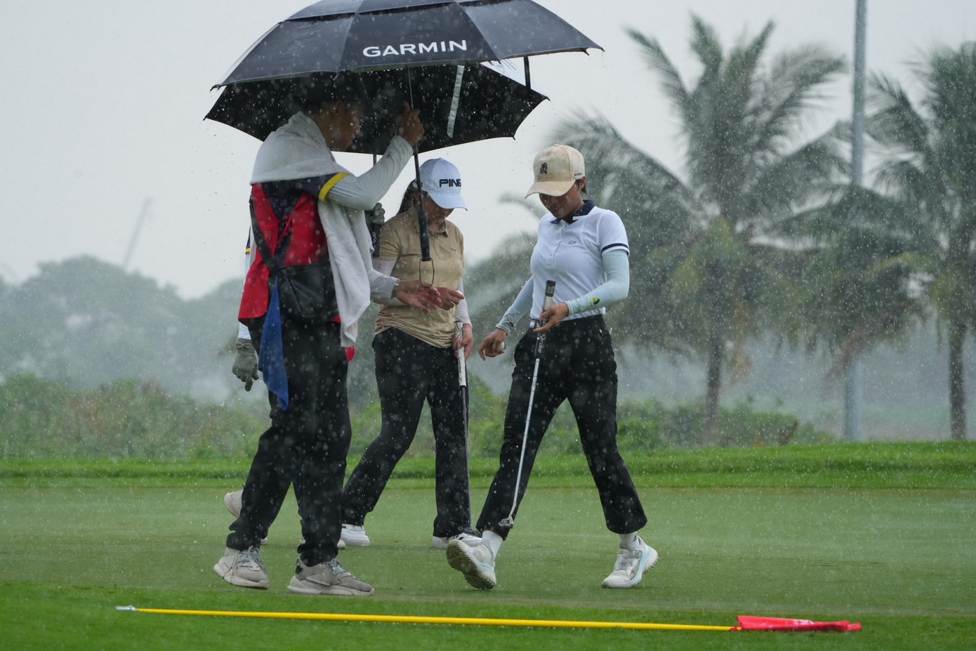 Đoàn Uy, Gia Hân vươn lên dẫn đầu sau hai ngày thi đấu Giải Vô địch Golf Quốc gia ảnh 84