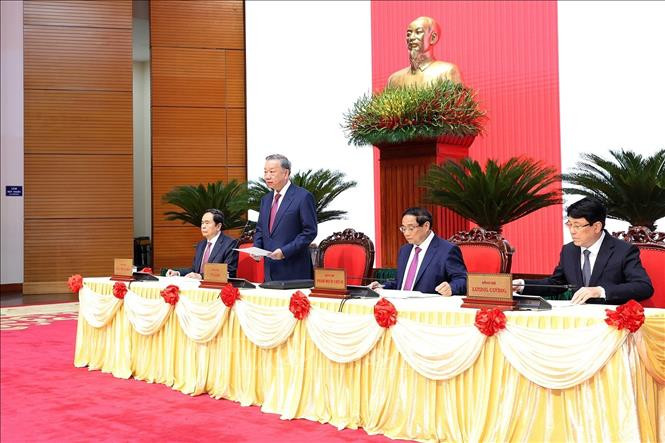 Các đồng chí lãnh đạo chủ trì Hội nghị. (Ảnh: Trí Dũng/TTXVN)