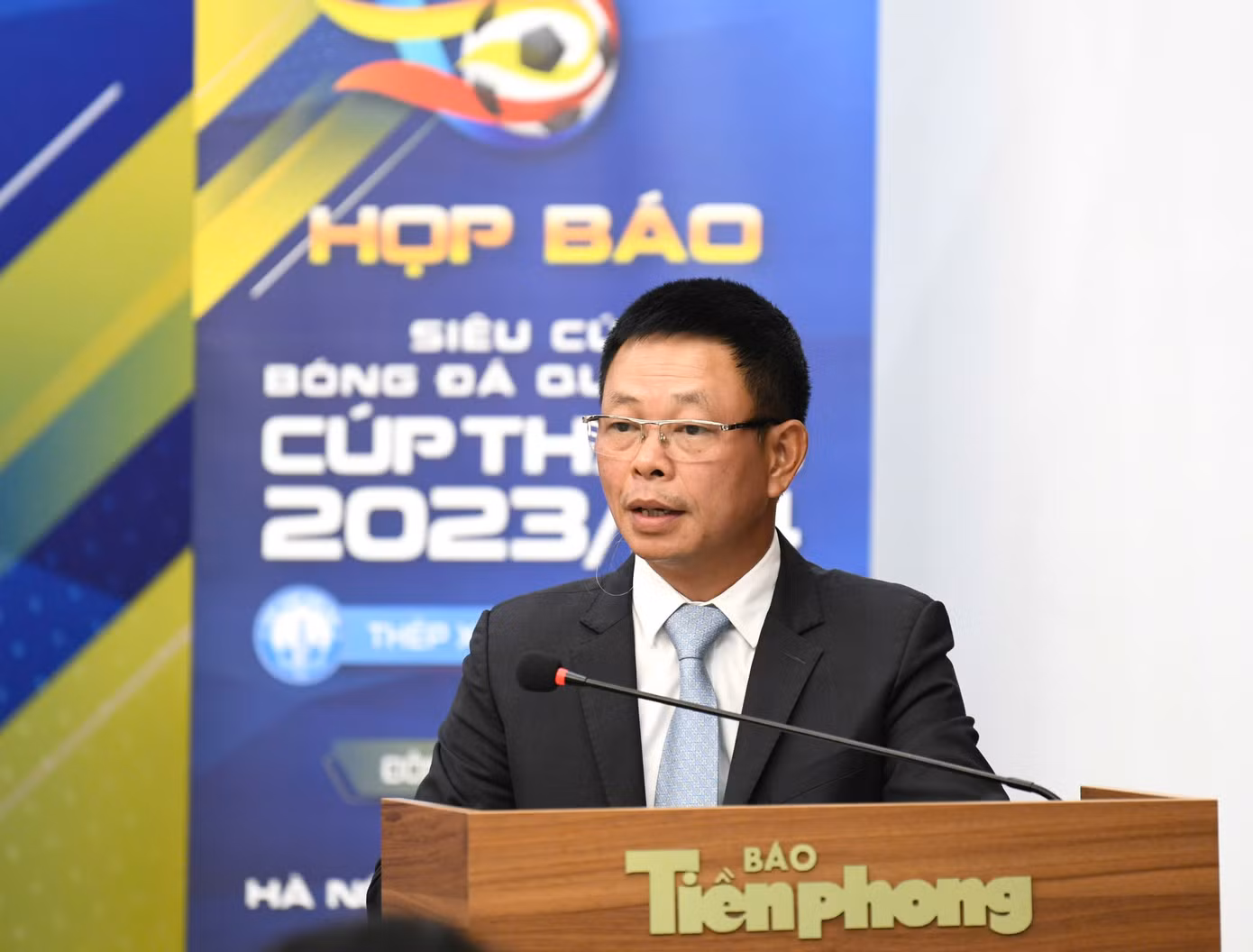 Nhà báo Phùng Công Sưởng – Tổng biên tập báo Tiền Phong, đồng Trưởng ban Tổ chức Siêu Cúp bóng đá Quốc gia - Cúp THACO 2023/2024.