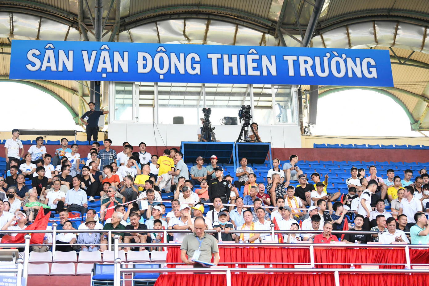 'Chảo lửa' Thiên Trường trước giờ khai cuộc Siêu Cúp bóng đá Quốc gia 2023/2024 ảnh 17