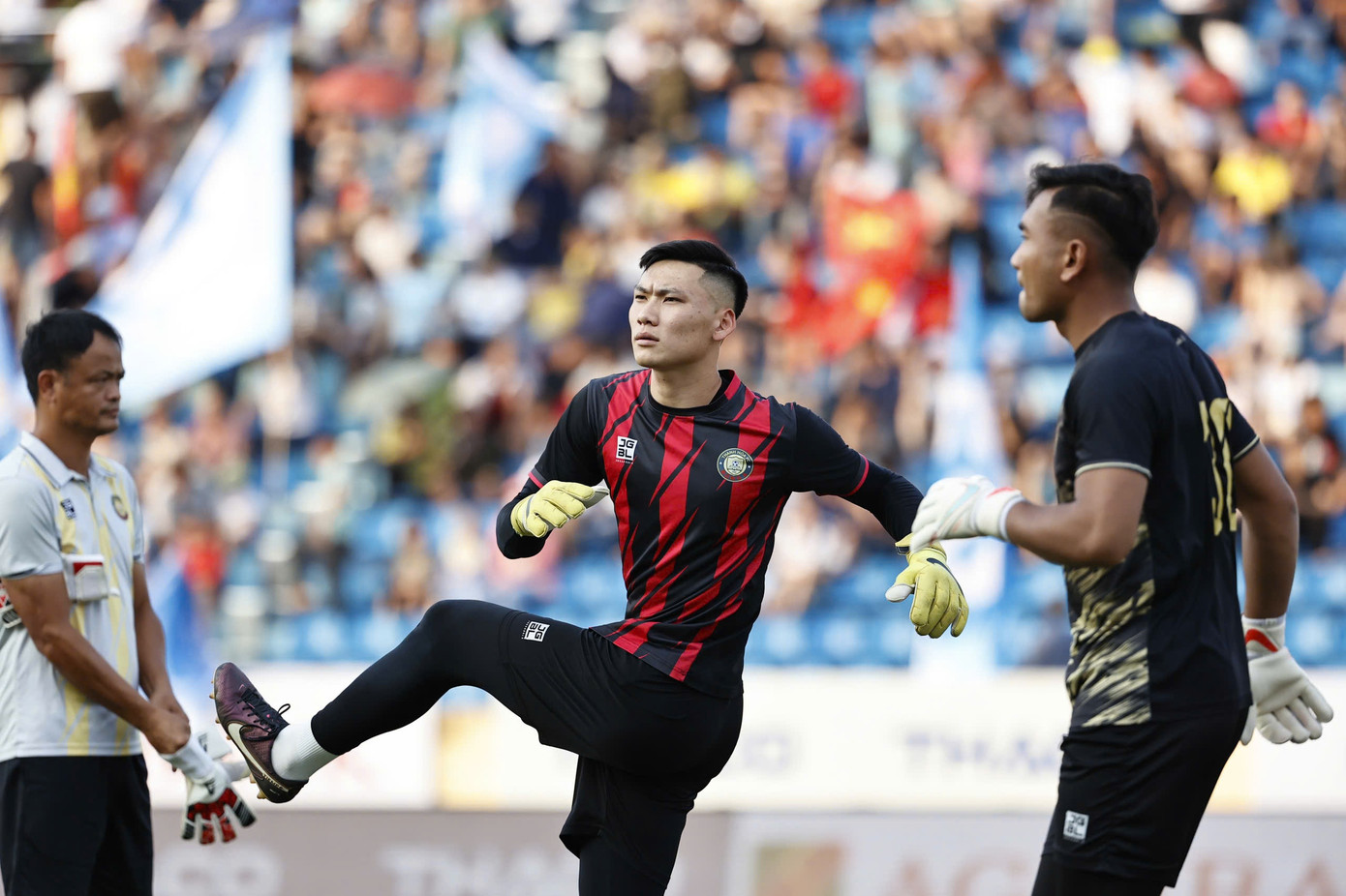 'Chảo lửa' Thiên Trường trước giờ khai cuộc Siêu Cúp bóng đá Quốc gia 2023/2024 ảnh 31